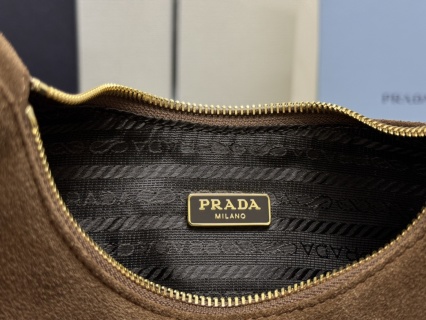 Replica Prada Suede Re-Edition - ultra-realistic fake designer tote