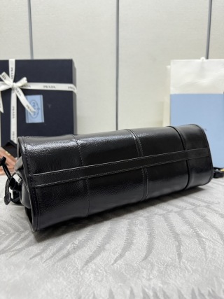 Replica Prada Black Leather bag - top-tier luxury replica shoulder bag