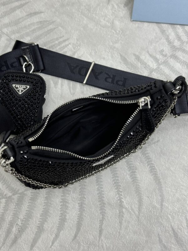 Replica Prada Re-Edition 2005 Diamond Black - realistic designer-inspired fake bag