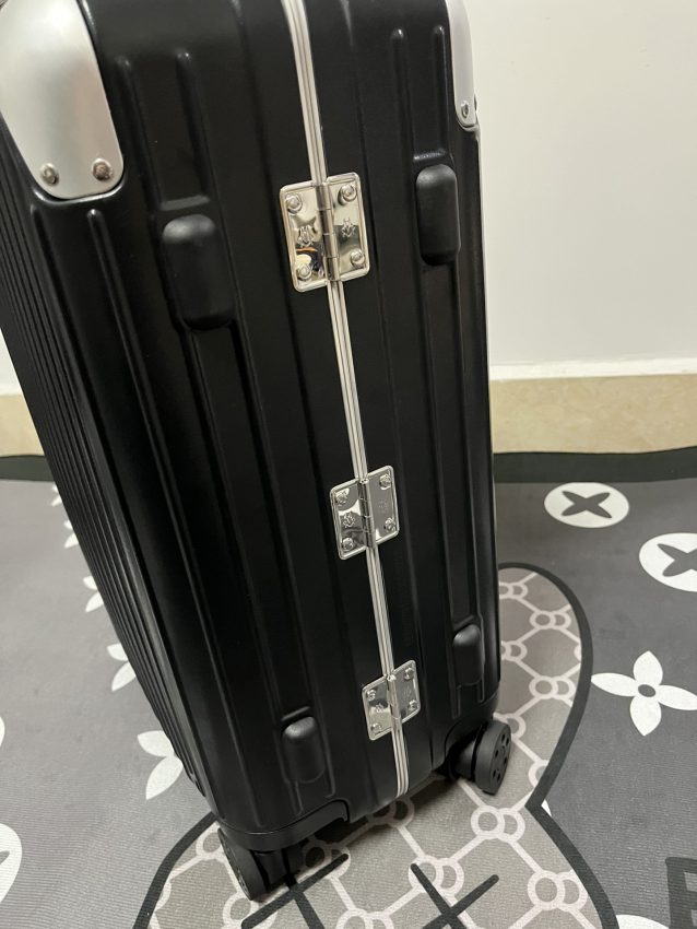 Replica Rimowa Hybrid Suitcase - ultra-realistic fake designer tote