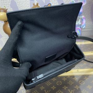 Replica Louis Vuitton Steamer Wearable Wallet Black Canvas - best-selling designer handbag dupe