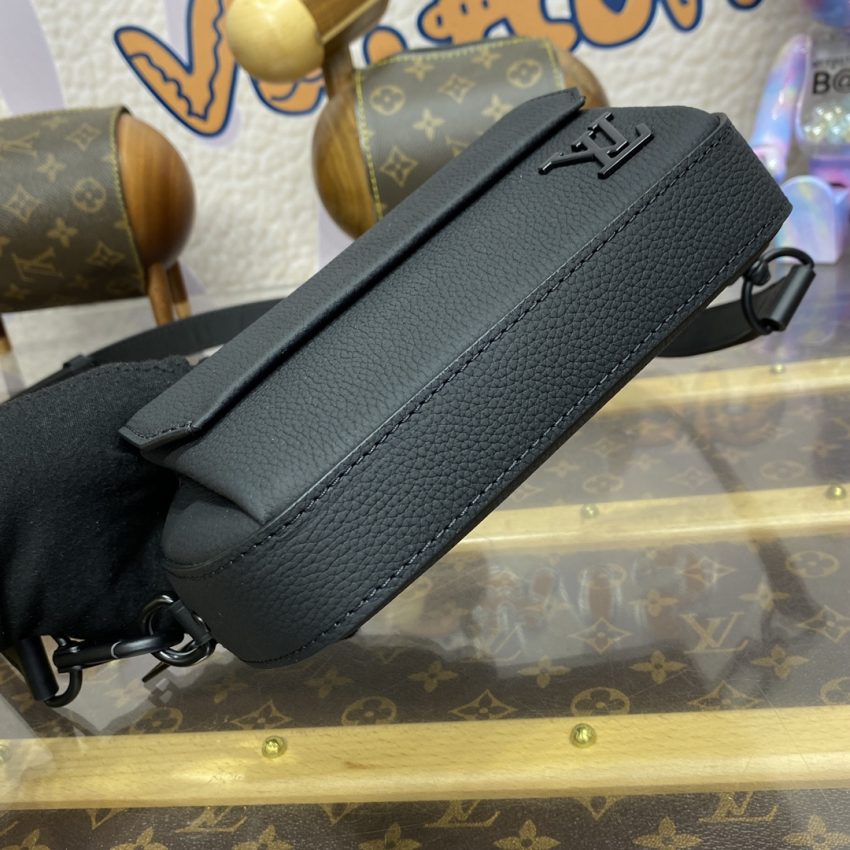 Replica Louis Vuitton Pilot Wearable Wallet Black - elite superclone designer purse