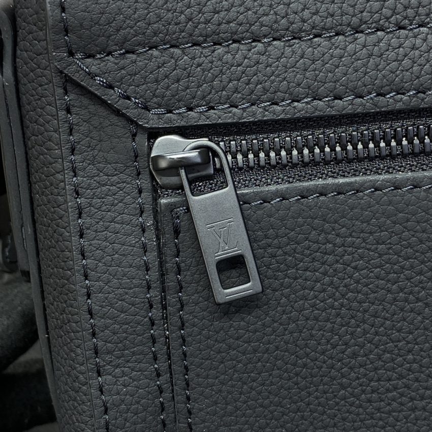 Replica Louis Vuitton Takeoff Messenger Black - best-selling designer handbag dupe