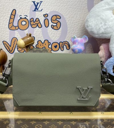 Replica Louis Vuitton Takeoff Messenger - ultra-realistic fake designer tote