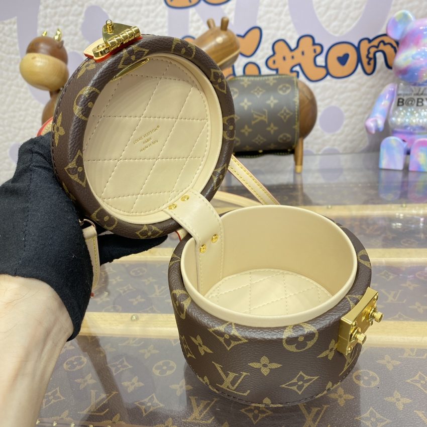 Replica Louis Vuitton Scott - near-authentic luxury replica handbag