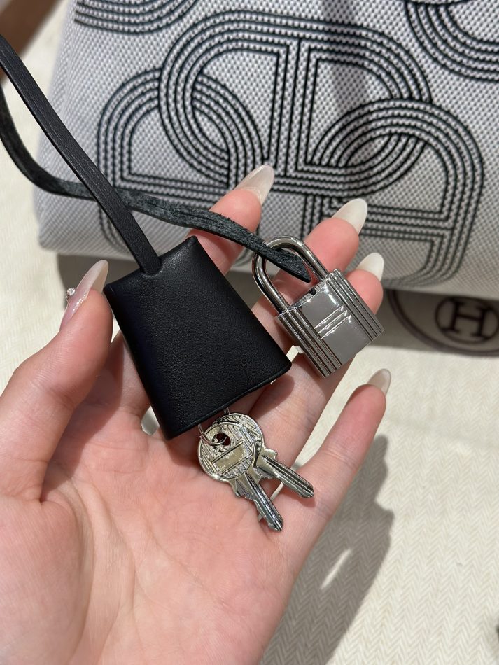 Replica Hermes Herbag 31cm Circuit Black - realistic designer-inspired fake bag