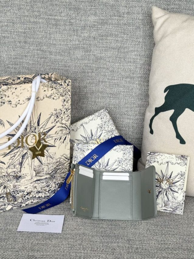 Replica Dior 30 Montaigne Wallet - best-selling designer handbag dupe