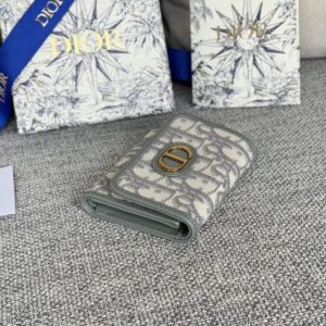 Replica Dior 30 Montaigne Wallet - realistic designer-inspired fake bag