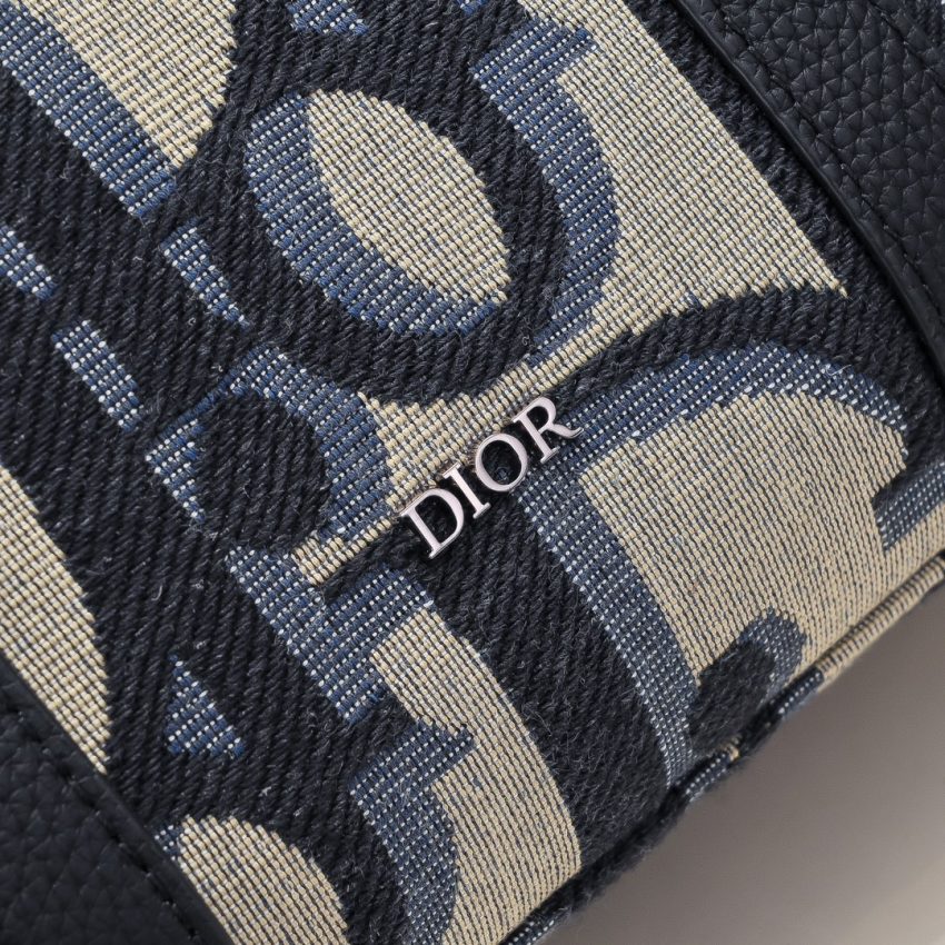 Replica Dior Weekender 25 4 Replica Dior Weekender 25 - near-authentic luxury replica handbag