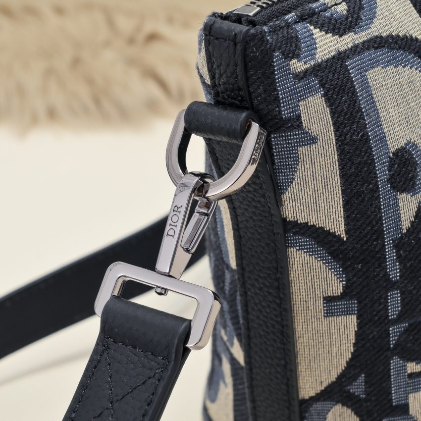 Replica Dior Weekender 25 10 Replica Dior Weekender 25 - high-quality designer bag clone