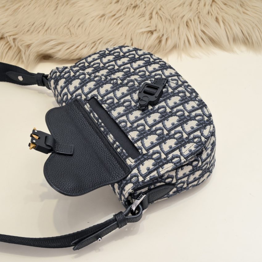 Replica Dior Saddle Messenger White Classic - realistic designer-inspired fake bag