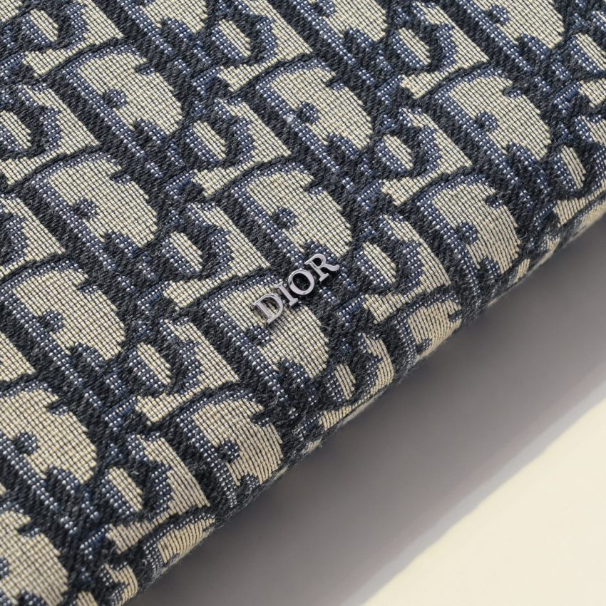 Replica Dior Clutch - realistic designer-inspired fake bag