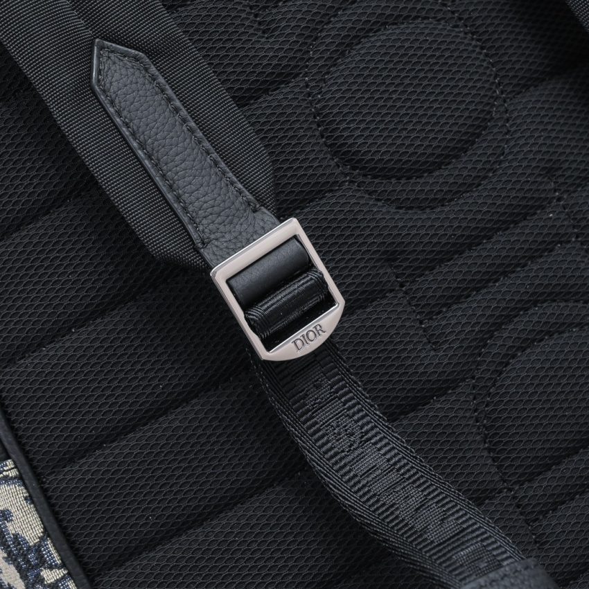 Replica Dior Saddle Zip Backpack - ultra-realistic fake designer tote