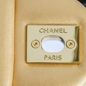 Replica CHANEL Classic Flap Handle - authentic-look luxury purse replica