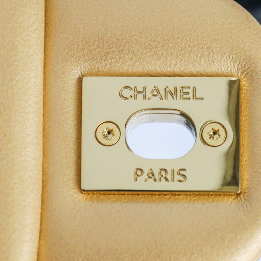 Replica CHANEL Classic Flap Handle - authentic-look luxury purse replica