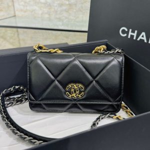 Replica CHANEL 19 Wallet on Chain Black - realistic designer-inspired fake bag