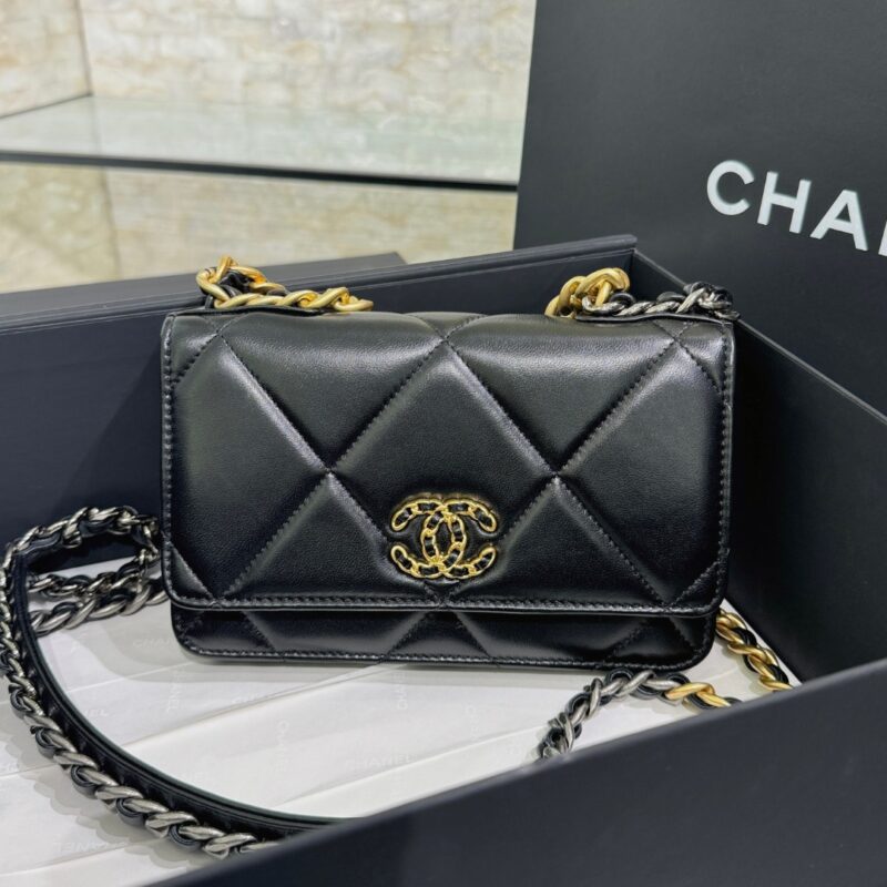 Replica CHANEL 19 Wallet on Chain Black - realistic designer-inspired fake bag