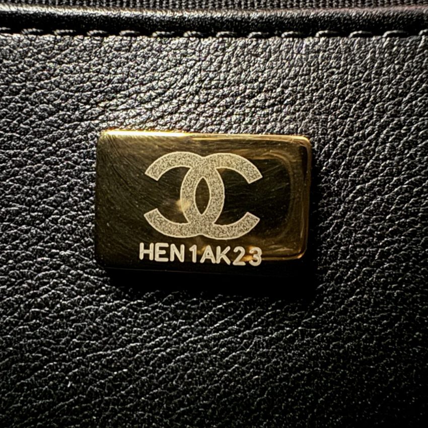 Replica CHANEL 24s Hobo Black - ultra-realistic fake designer tote