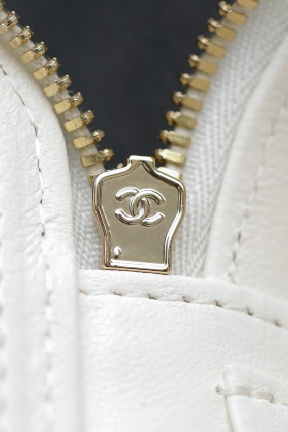 Replica CHANEL 24s Pearl Handle Box White - ultra-realistic fake designer tote