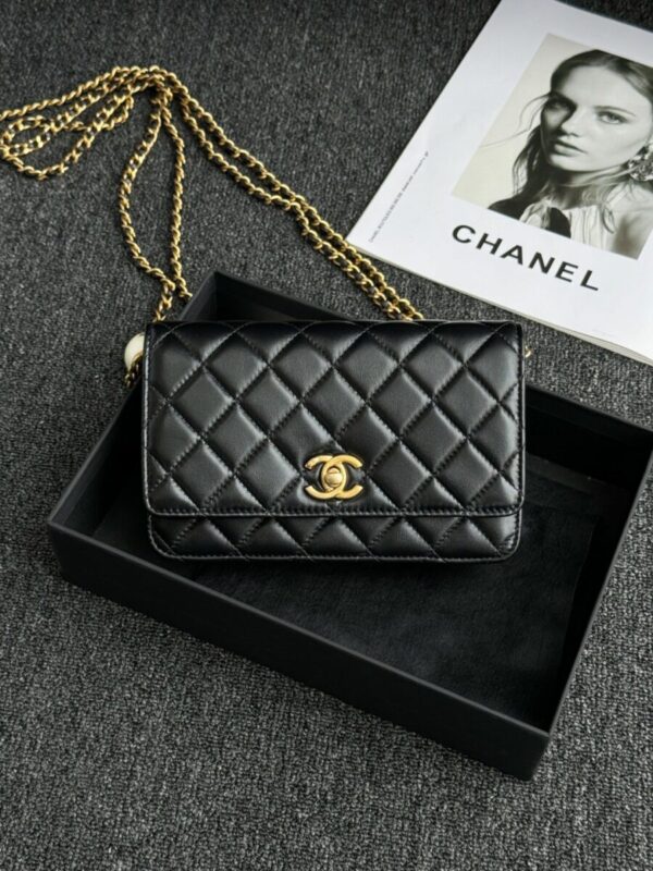Replica CHANEL 24s Double Pearl Woc Black - realistic designer-inspired fake bag