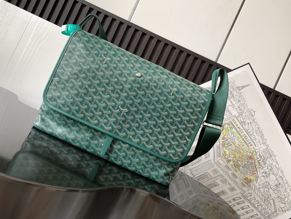 Goyard Capetien MM Messenger Bag Green