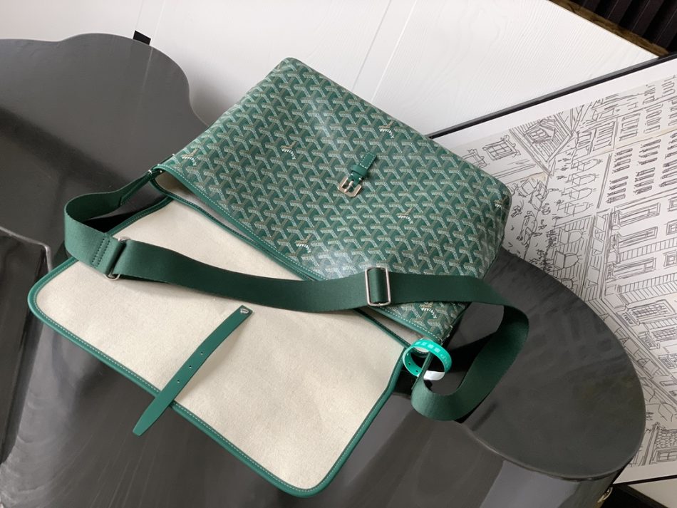 Goyard Capetien MM Messenger Bag Green