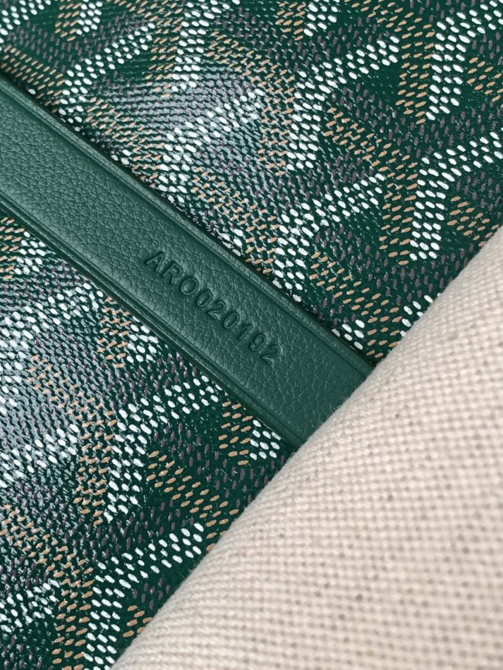 Goyard Capetien MM Messenger Bag Green