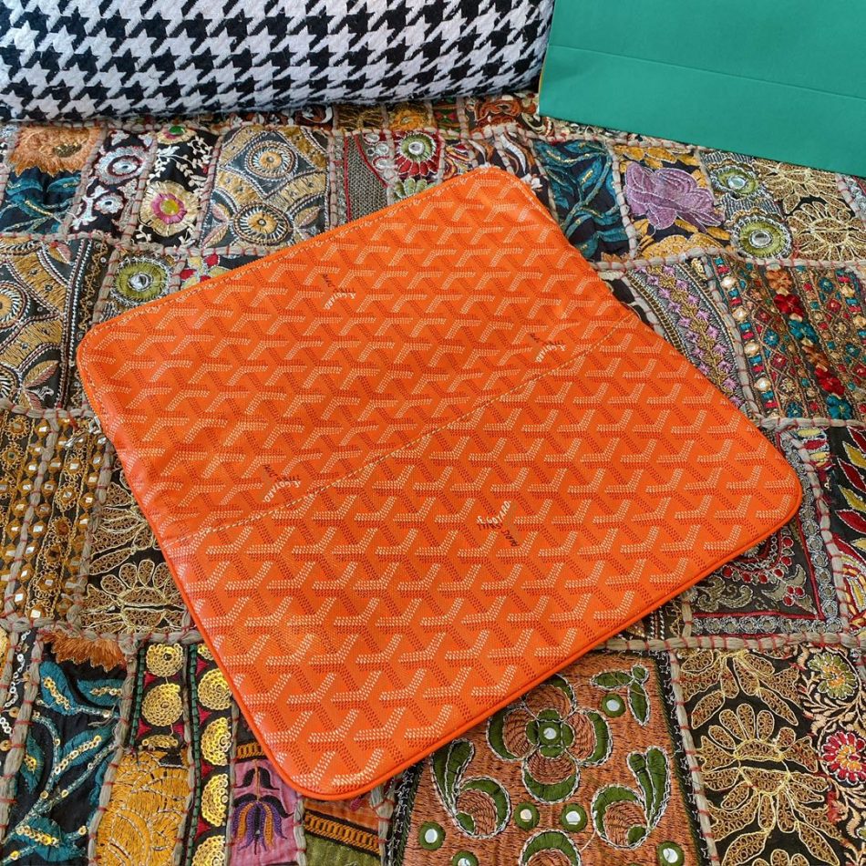 Goyard Sainte-Marie MM Clutch Orange