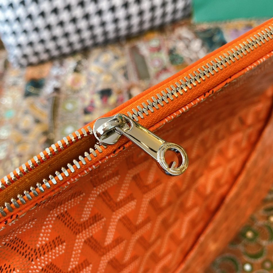 Goyard Sainte-Marie MM Clutch Orange